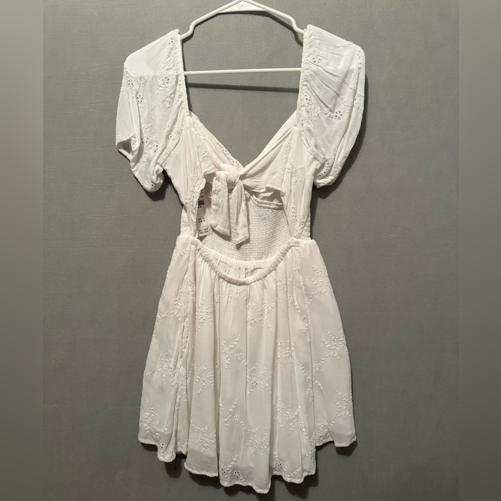 NWT Hollister white eyelet puff sleeve mini dress Size Medium - Picture 4 of 5